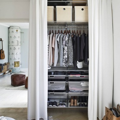 Ponha o seu guarda-roupa num canto desaproveitado