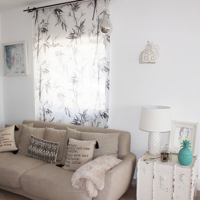 Um bau antigo foi usado como mesa de apoio