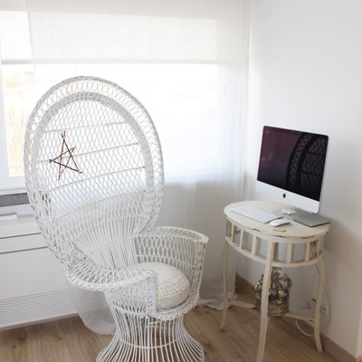 Uma mesa de computador pouco tradicional