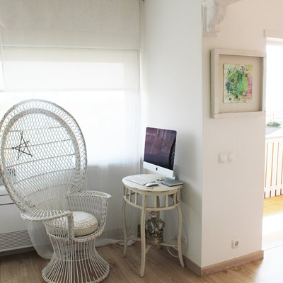 Uma mesa de computador pouco tradicional