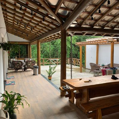 Pintura e verniz de vivenda.